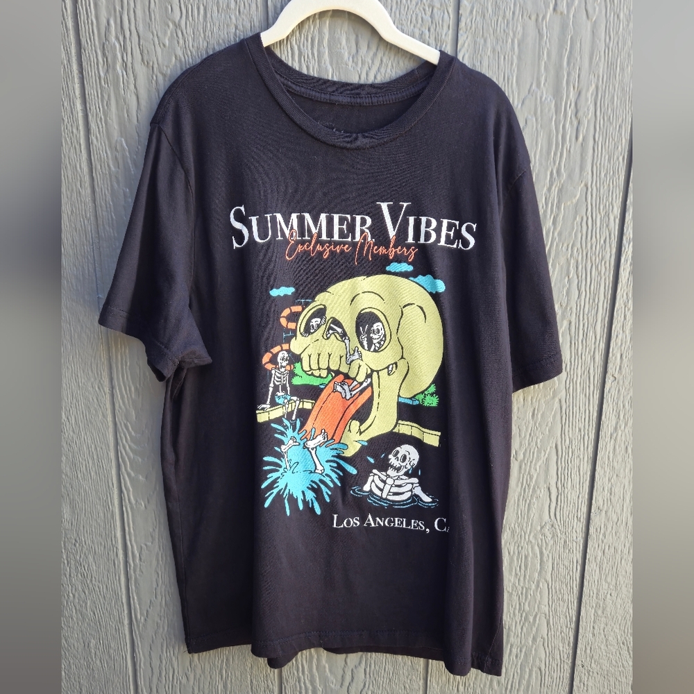 "Summer Vibes" Graphic Tshirt